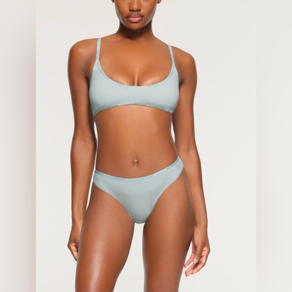 SKIMS Cotton Logo Scoop Neck Bralette in Frost Size: XXS